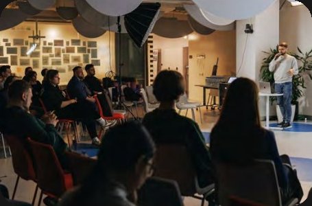 Кадр с митапа «Mobile Meetup x Tutu»